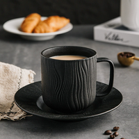 Offre Spéciale rayures gaufrage mat 350ml petit déjeuner lait thé tasse maison usage quotidien tasse à café en céramique avec assiette à Dessert