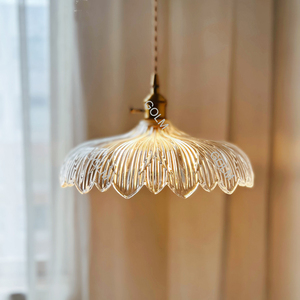 Großhandel Kreative Französische Elegante Blumenförmige Klare Glas-Pendelleuchte Eisenkörper Frischer Blumenschirm LED-Hängelampe - Product Image 3
