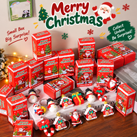 Groothandel PVC Eco-vriendelijke Kerst Blind Box Cartoon Figuur Licht Sleutelhanger Schattig Kindercadeau Tas Charm Party Prijs voor Jongens Meisjes