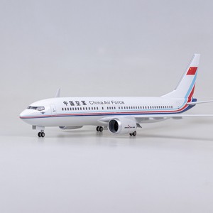 Modellino in Scala dell'Aereo Boeing 737 dell'Aeronautica Militare Cinese con Ruote Girevoli e Luci LED, Grande <span class=keywords><strong>Regalo</strong></span> <span class=keywords><strong>per</strong></span> Appassionati di Aviazione <span class=keywords><strong>Civile</strong></span> - Product Image 2