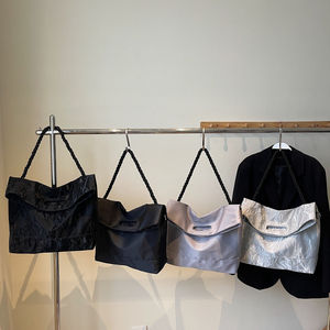 กระเป๋าโท้ทสะพายข้างผู้หญิงลายดาว รุ่นใหม่ ปี 2025 วัสดุอ็อกซ์ฟอร์ด ใส่ของได้เยอะ ดีไซน์ทันสมัย เปิดปิดง่าย เหมาะสำหรับการเดินทาง - Product Image 6