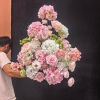 Chemin de table personnalisé en fleurs artificielles roses pour mariage, rangée de fleurs au sol et centre de table pour cérémonie et aménagement de l'endroit