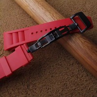 Bracelet de luxe haut de gamme en caoutchouc à ailettes de requin, étanche, respirant, réglable avec fermoir papillon