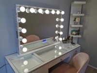 Coiffeuse moderne blanche à 13 tiroirs avec miroir et diamant pour la chambre à coucher Coiffeuse à LED avec miroir en bois réglable