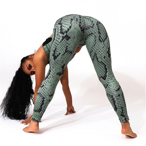 Ensemble de yoga réversible personnalisé pour femme grande taille, 2 pièces : Legging taille haute uni et brassière de sport, vêtements de sport écologiques à séchage rapide - Product Image 4