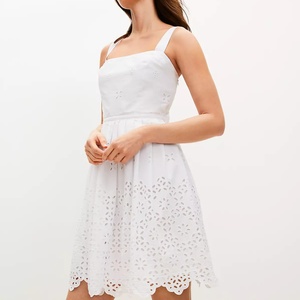 Venta al por mayor de nuevos productos: Elegante vestido de verano de algodón blanco, clásico y esencial para el armario, vestido de mujer de punto con bordado calado. - Product Image 2