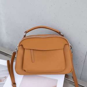 Grand sac à main de luxe pour femmes fourre-tout décontracté mignon et confortable avec fermeture à glissière et décoration de chaînes léger pour dames - Product Image 6