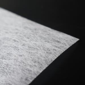 Tissu en <span class=keywords><strong>fibre</strong></span> <span class=keywords><strong>de</strong></span> <span class=keywords><strong>verre</strong></span> non tissé 100 % polyester E-Glass respirant, matériau <span class=keywords><strong>de</strong></span> toiture en <span class=keywords><strong>fibre</strong></span> <span class=keywords><strong>de</strong></span> <span class=keywords><strong>verre</strong></span> bicomposant à deniers grossiers - Product Image 1