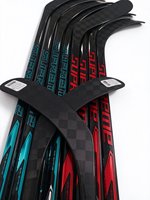 Fabriqué en Chine, le bâton de hockey sur glace en fibre de carbone ultra léger P28/P92 possède une grande élasticité et une résistance à l'usure
