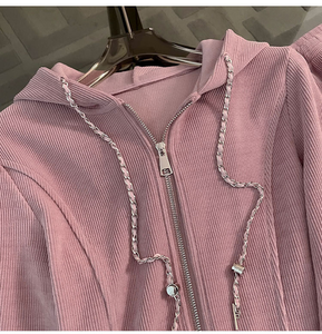 Completo Sportivo Casual Streetwear Taglie Forti da Donna, Set Due Pezzi Primaverile con Top Corto con Cappuccio e Pantaloni Larghi con Spacco - Product Image 3