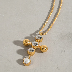 Pendentif en forme de croix bicolore or et argent avec sertissage de perle en verre, collier en acier inoxydable pour cadeau - Product Image 4