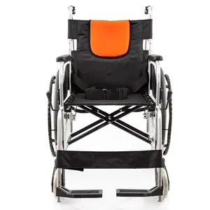 Opvouwbare Handmatige Rolstoel 24 Inch Massief Band Rolstoel Met Armsteun Voor Ouderen En Gehandicapten