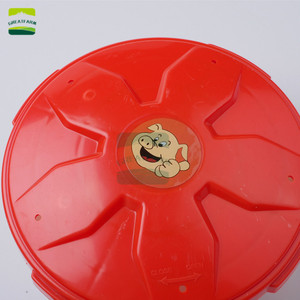 Bebedero automático de plástico Greatfarm con campana para cerdos, para uso en granjas. - Product Image 1