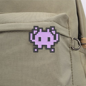 Pin Enamel Alien Retro Pixel, Bros Permainan Arkade Klasik untuk Dekorasi Ransel - Product Image 3