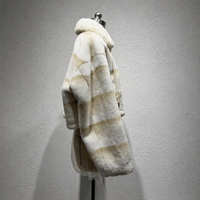Manteau court personnalisé en polyester blanc avec col montant, demi-fermeture éclair et ourlet à cordon, en fausse fourrure pelucheuse, idéal pour l'automne et l'hiver, style décontracté
