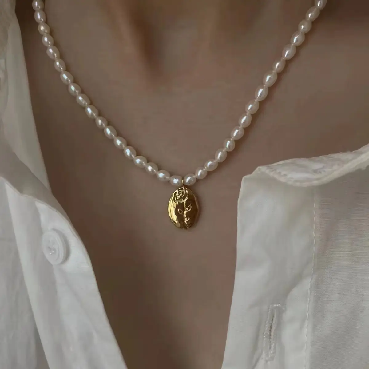 Collier ras du cou de perles baroques naturelles, colliers élégants, perles irrégulières, plaqué or, pendentif ovale en relief, fleur de Rose,