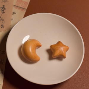 Ciondolo a Forma di Luna con Foro, Charm in Legno Fatto a Mano, Incisione Unica <span class=keywords><strong>su</strong></span> Legno a Forma di Stella e Luna, Regalo per i Propri Cari - Product Image 5