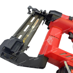 Agrafeuse pneumatique et <span class=keywords><strong>cloueuse</strong></span> à cadre industrielle DCFS90 alimentée par <span class=keywords><strong>batterie</strong></span> pour applications sur le bois et outils agricoles pour clôtures - Product Image 6