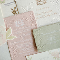 Carte d'invitation de menu élégante faite à la main avec impression numérique et gaufrage, bord festonné personnalisé, papier offset, carton premium CN RSVP