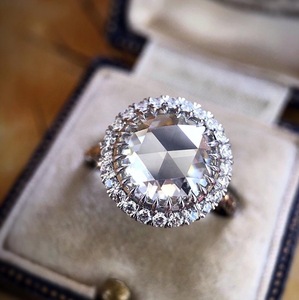 Anello da donna bicolore con micro zirconi intarsiati, elegante stile da ufficio, per tutti i giorni, per feste, gioiello da dito abbinabile a tutto, idea regalo - Product Image 3