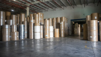 Papier de refroidissement enduit de résine pour la production de coussinets de refroidissement évaporatifs, papier pour rideaux humides d'élevage