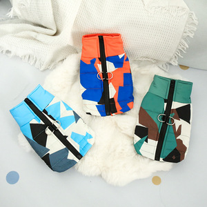 Abrigo de invierno para perros con patrón geométrico, acolchado de algodón, con cremallera y hebilla para correa, para protección contra el frío. - Product Image 1