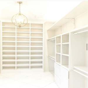 Armoires de dressing de style européen moderne avec éclairage LED intégré, quincaillerie de marque haut de gamme, porte en verre - Product Image 4