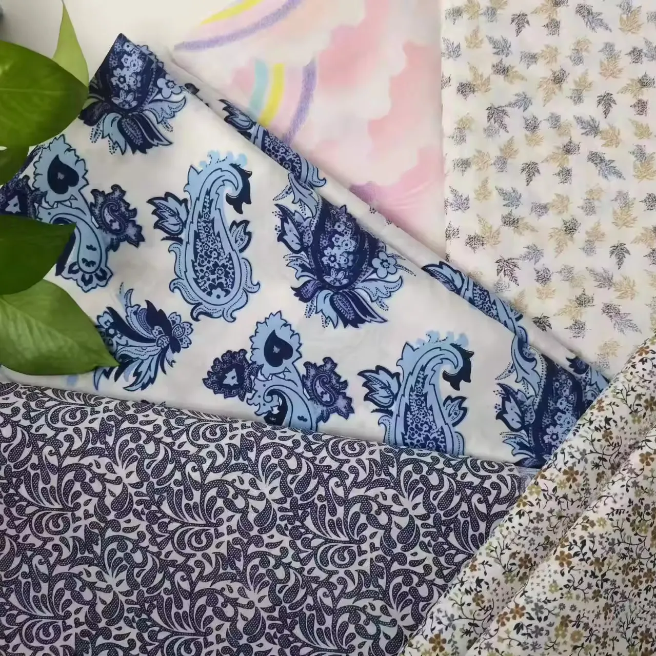 Kain katun/poliester cetak untuk gaun wanita, kemeja, kantung, kain lapisan dalam pabrik tekstil kain Tiongkok sendiri