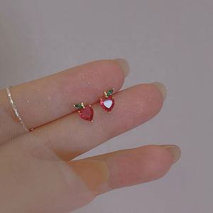 Boucles d'oreilles clous pour femmes, design sculptural Fruits, Cœurs, Feuilles, Fleurs, en acier inoxydable plaqué or 14K, géométriques exagérées, pour soirée - Product Image 4