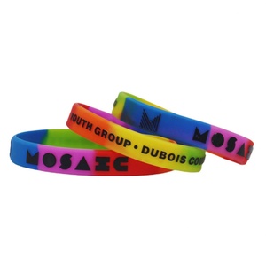 Bracelet coloré Youmigift pas cher, bracelet en silicone de haute qualité, bracelet personnalisé à thème de fête coloré segmenté - Product Image 5