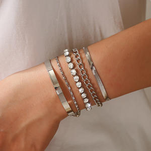 مجموعة من 5 أساور سلسلة فيجارو من الفولاذ المقاوم للصدأ للنساء مجوهرات دلاية معدنية ذهبية بسيطة وعصرية - Product Image 5