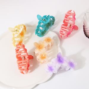 Nueva Horquilla de Plástico con Forma de Flor de Plumeria de 3 Pétalos de 10 cm, Pinza para el <span class=keywords><strong>Cabello</strong></span>, Flor para Moño de Mujer, Pasador de Pelo Tipo Tiburón, Flor Hawaiana para el <span class=keywords><strong>Cabello</strong></span>, para Fiestas - Product Image 3