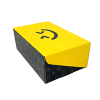 Boîte d'expédition en papier kraft noir mat imprimée UV avec poignée et logo personnalisé pour les petites entreprises (épaisseur 2 mm)