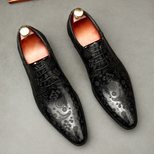 Zapatos de hombre de estilo popular y a la moda con un diseño único, que exudan un encanto masculino y audaz. Zapatos de cuero casuales de negocios para hombre. - Product Image 2