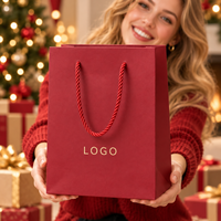 Sac cadeau en papier de luxe avec logo personnalisé et poignées en corde pour l'emballage de vente au détail en boutique