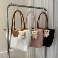 Sac fourre-tout en nylon pour femmes avec pendentif ours, sac à bandoulière de grande capacité, sac à main décontracté, sac de shopping quotidien