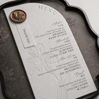 Carte de menu de mariage personnalisée de luxe avec motif floral en relief, sceau de cire, papier fantaisie, impression offset pour événements élégants