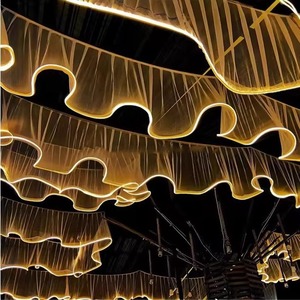 Voilage de plafond en mousseline de soie en forme de S JIN PENG avec bande lumineuse LED pour la décoration de mariages et d'événements - Product Image 1