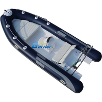 Rassemblez des bateaux de pêche en côtes gonflables 520 de 17 pieds RIB520D console centrale, terrasse avant et barre de roulis en acier inoxydable pour le divertissement