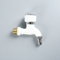 Machine à laver Distributeur de robinet d'eau en plastique Robinet en PVC Robinet d'eau en plastique Bibcock pour jardin