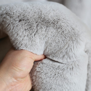 Bán buôn sang trọng màu xám sang trọng giả thỏ giả lông thú ném chăn 127*152cm mềm sofa 100% Quà Tặng polyester trắng hồng mô hình rắn - Product Image 3