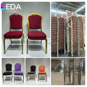 Chaise de banquet LEDA avec cadre doré, tissu rouge, chaises de salle à manger pour hôtel, mariage, événements, conférences, chaise de salle de réception pour salle de banquet - Product Image 2