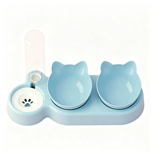 Comedero Inclinado Antideslizante para Perros y Gatos con Fuente de Agua Automática, Protege la Columna Cervical, Portátil para Uso en Exteriores - Product Image 1