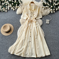 Robe chemise maxi décontractée pour femme, à col, rayée, à manches courtes, ceinturée, boutonnée sur le devant, coupe trapèze, avec poches, pour l'été
