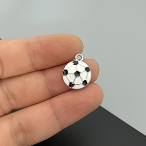 Colgantes pequeños de fútbol de esmalte, de aleación de zinc, accesorios para la fabricación de joyas DIY - Product Image 2