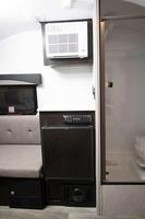 Mini caravane tout-terrain autonome avec lit E-Z à vendre