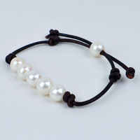 Bracelet enroulé en cuir blanc fait main tendance avec perles d'eau douce naturelles de qualité AAAAA et perles Edison pour femmes et jeunes filles - Collection Lucy Jewelry