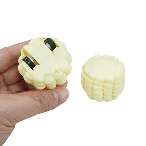 Mini Voiture à Friction en Forme de Maïs - Jouet en PVC en Capsule Gashapon, Cadeau Classique pour Enfants Unisexe et Faveurs de Fête - Product Image 5