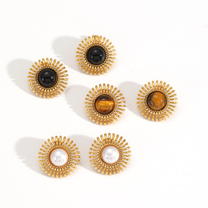 ต่างหูรูปดอกทานตะวันทรงกลมฝังหินธรรมชาติรักษาสีได้ ทันสมัยสำหรับผู้หญิง เครื่องประดับไทเทเนียมสตีล - Product Image 3