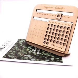 Calendrier de bureau en <span class=keywords><strong>bois</strong></span> multifonction Agenda quotidien hebdomadaire mensuel perpétuel avec affichage de logo personnalisé Tableau calendrier de table - Product Image 3